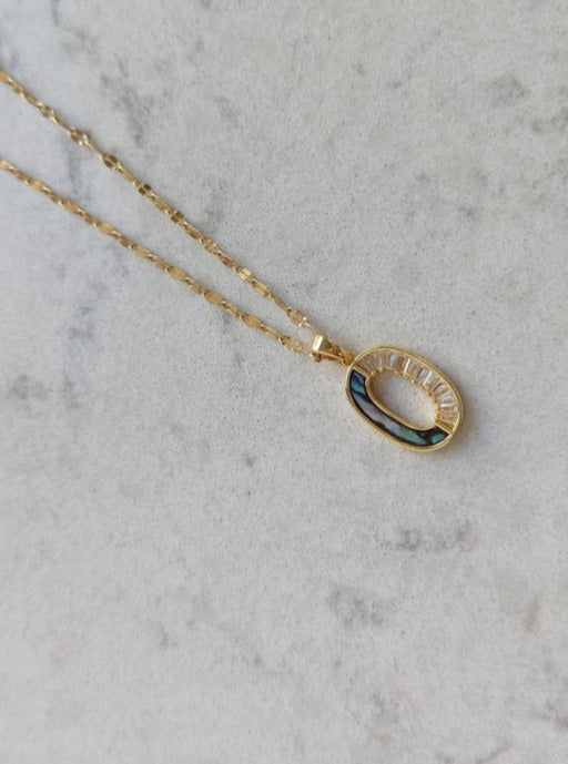 Necklace gold noble