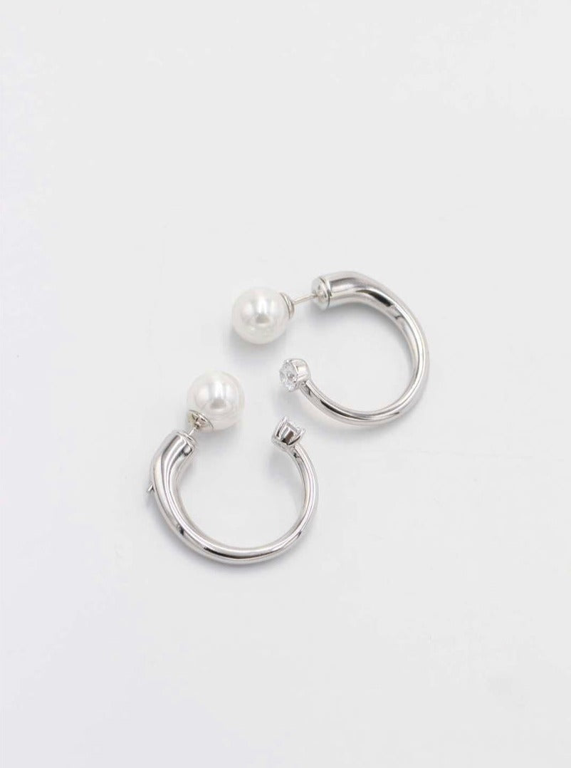 Earrings with silver pearls